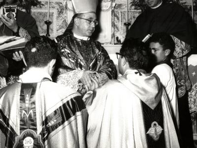 un momento della cerimonia dell'ordinazione di padre paolo e di padre peppe