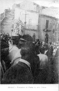 una cartolina della processione della Madonna della Catena, prma metà del XX sec.