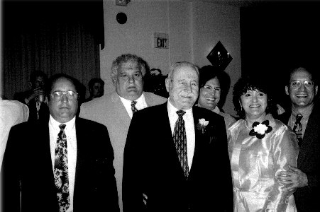 la famiglia Aloi, l'ultimo a destra, è l'avv. Michael John Aloi - nella foto, andando verso sinistra, Salvatore Aloi, padre di Michael John Aloi, e lo zio Tony